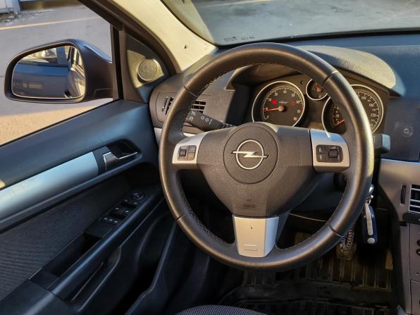Opel Astra H Рестайлинг с пробегом 2011 года, цена 515 000 рублей, 172161 км, седан, Автокод Объявления