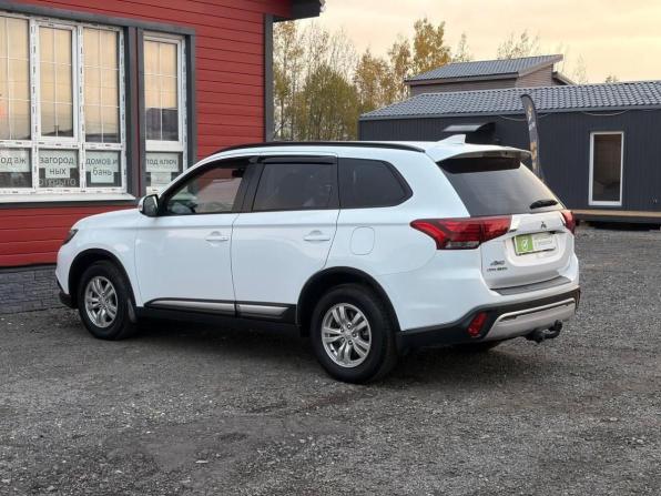Mitsubishi Outlander III Рестайлинг 3 с пробегом 2022 года, цена 2 469 000 рублей, 44428 км, внедорожник, Автокод Объявления