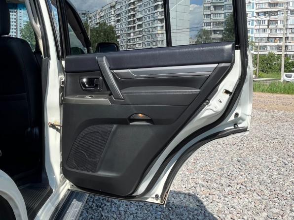 Mitsubishi Pajero IV Рестайлинг 1 с пробегом 2013 года, цена 2 099 000 рублей, 266889 км, внедорожник, Автокод Объявления