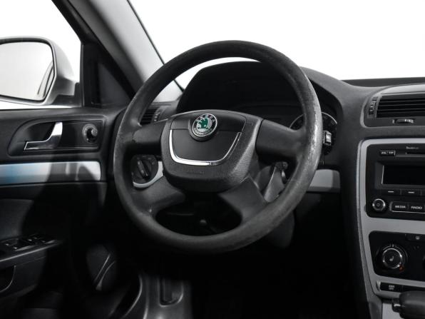 Skoda Octavia II (A5) Рестайлинг с пробегом 2011 года, цена 475 900 рублей, 351000 км, лифтбек, Автокод Объявления