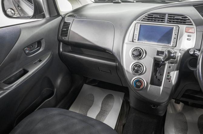 Toyota Ractis I с пробегом 2006 года, цена 739 000 рублей, 200000 км, хэтчбек, Автокод Объявления