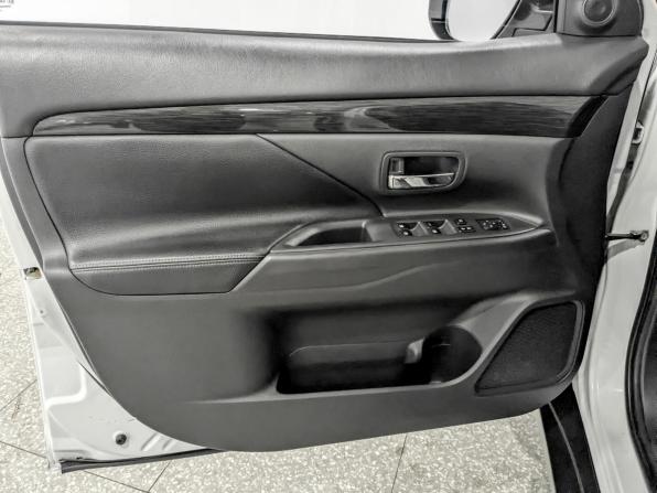 Mitsubishi Outlander III Рестайлинг 2 с пробегом 2018 года, цена 1 750 000 рублей, 236755 км, внедорожник, Автокод Объявления