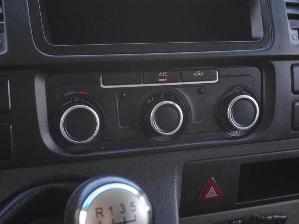 Volkswagen Transporter T5 Рестайлинг с пробегом 2014 года, цена 1 675 000 рублей, 353386 км, фургон, Автокод Объявления