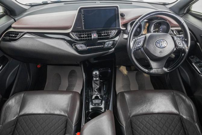 Toyota C-HR I Рестайлинг с пробегом 2019 года, цена 1 999 000 рублей, 127000 км, внедорожник, Автокод Объявления