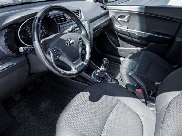 Kia Rio III Рестайлинг с пробегом 2015 года, цена 989 000 рублей, 145000 км, хэтчбек, Автокод Объявления