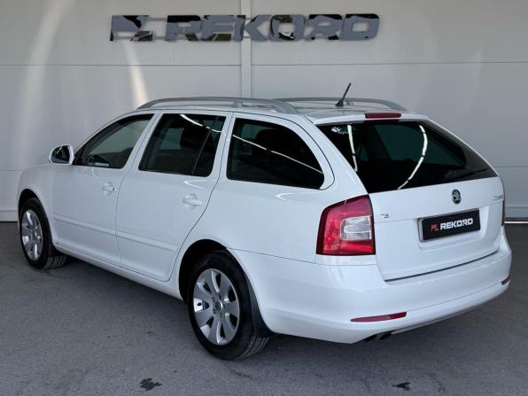 Skoda Octavia II (A5) Рестайлинг с пробегом 2009 года, цена 889 000 рублей, 236544 км, универсал, Автокод Объявления