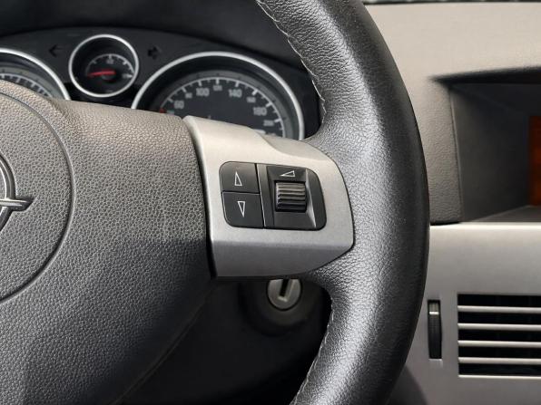 Opel Astra H Рестайлинг с пробегом 2012 года, цена 720 000 рублей, 87009 км, седан, Автокод Объявления