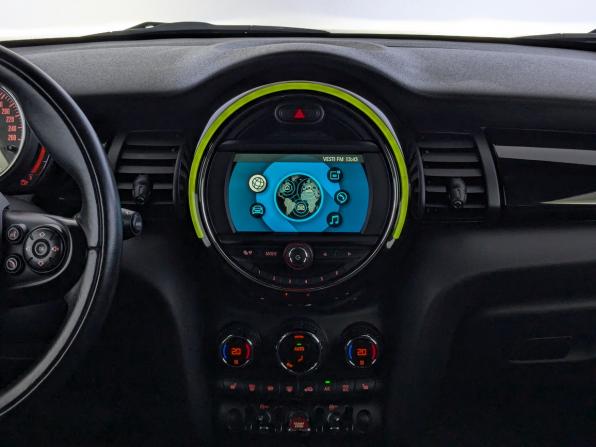 Mini Hatch III (F55/F56) Рестайлинг с пробегом 2021 года, цена 2 550 000 рублей, 66313 км, хэтчбек, Автокод Объявления