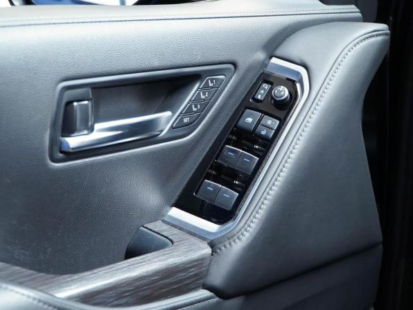 Toyota Land Cruiser 300 Series с пробегом 2021 года, цена 8 487 077 рублей, 155804 км, внедорожник, Автокод Объявления