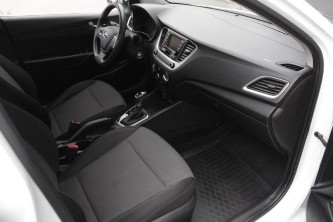 Hyundai Solaris II с пробегом 2018 года, цена 880 000 рублей, 201352 км, седан, Автокод Объявления