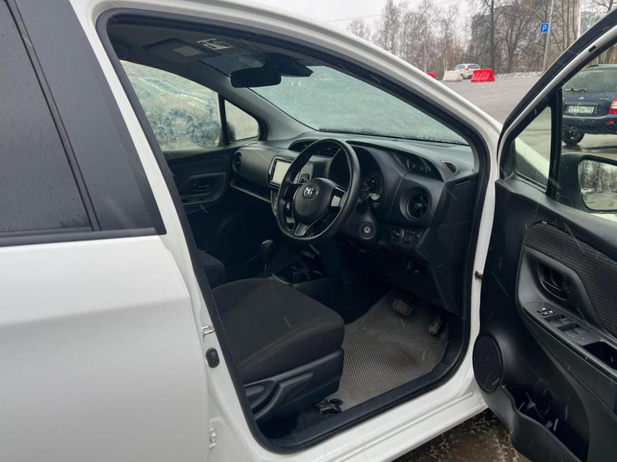 Toyota Vitz III (XP130) Рестайлинг Нефтекамск  - изображение 7