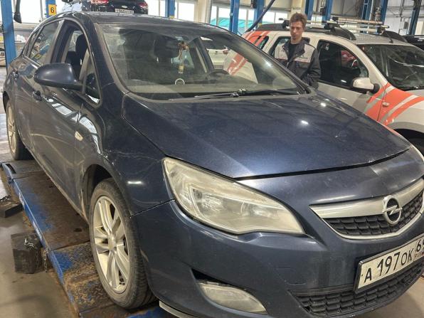 Opel Astra J с пробегом 2011 года, цена 270 000 рублей, 211000 км, хэтчбек, Автокод Объявления