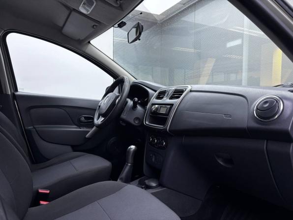 Renault Sandero II с пробегом 2015 года, цена 690 000 рублей, 89426 км, хэтчбек, Автокод Объявления