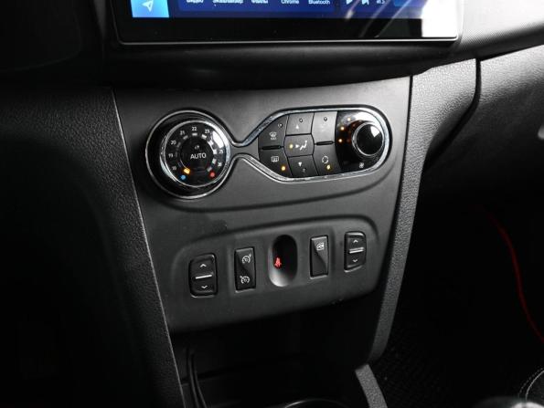 Renault Sandero II с пробегом 2015 года, цена 879 000 рублей, 183745 км, хэтчбек, Автокод Объявления