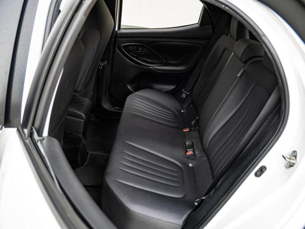 Toyota Yaris IV с пробегом 2021 года, цена 1 198 000 рублей, 77021 км, хэтчбек, Автокод Объявления