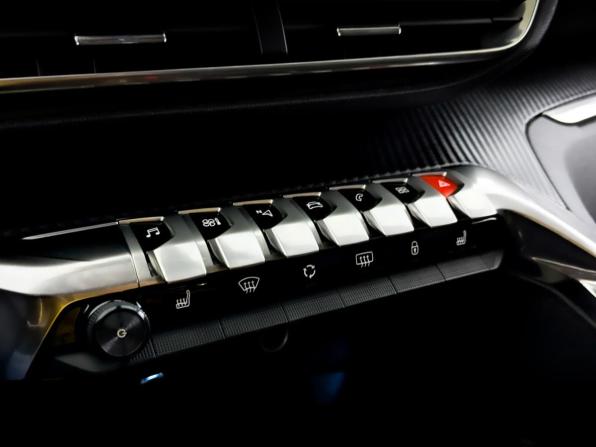 Peugeot 3008 II Рестайлинг с пробегом 2021 года, цена 2 320 000 рублей, 77341 км, внедорожник, Автокод Объявления