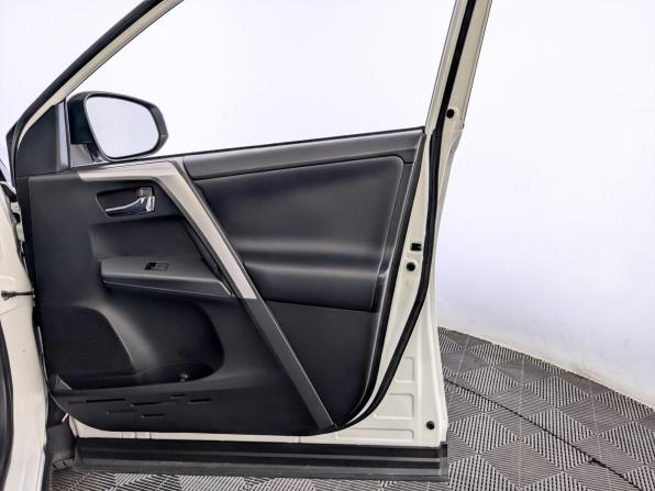 Toyota RAV4 IV (XA40) Рестайлинг с пробегом 2015 года, цена 2 250 000 рублей, 111772 км, внедорожник, Автокод Объявления