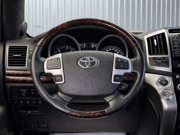 Toyota Land Cruiser 200 Series Рестайлинг 1 с пробегом 2012 года, цена 3 300 000 рублей, 213531 км, внедорожник, Автокод Объявления
