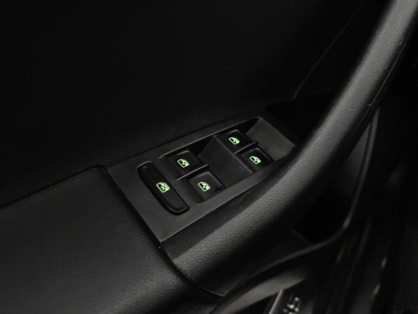 Skoda Rapid I с пробегом 2016 года, цена 799 000 рублей, 240300 км, лифтбек, Автокод Объявления