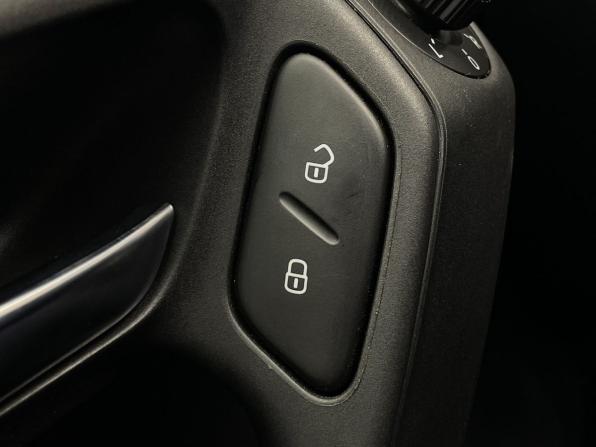Volkswagen Polo V Рестайлинг с пробегом 2017 года, цена 927 000 рублей, 158141 км, седан, Автокод Объявления