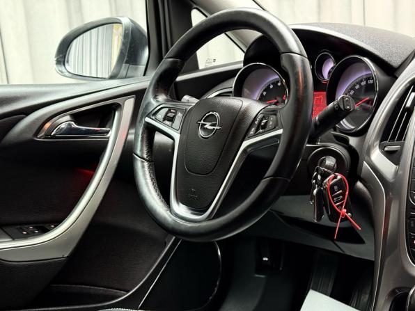 Opel Astra J с пробегом 2012 года, цена 699 000 рублей, 153826 км, хэтчбек, Автокод Объявления