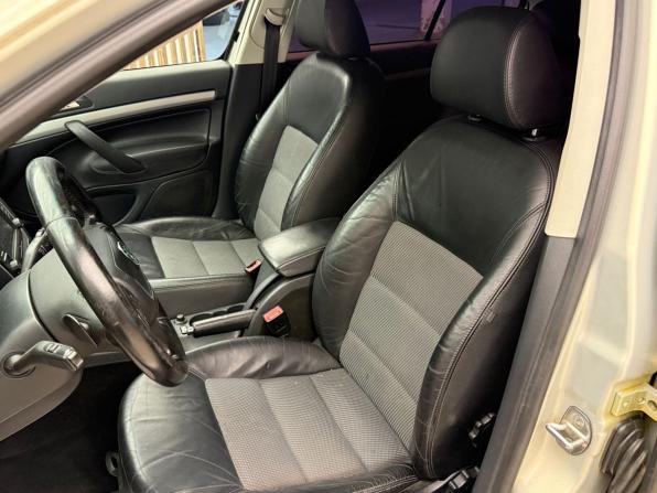 Skoda Octavia II (A5) Рестайлинг с пробегом 2012 года, цена 695 000 рублей, 183000 км, лифтбек, Автокод Объявления