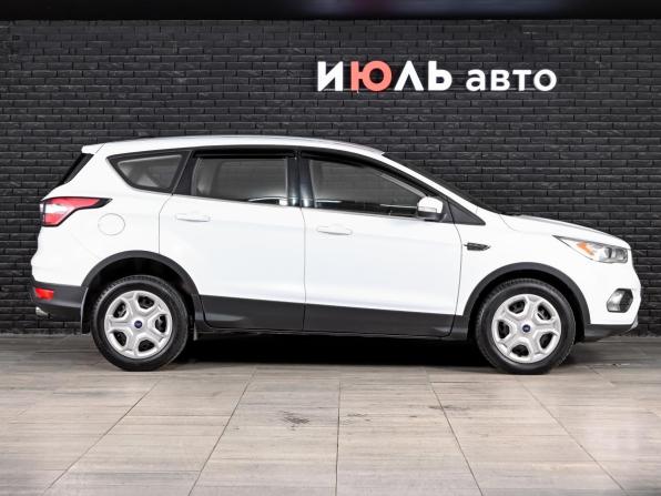 Ford Kuga II Рестайлинг с пробегом 2017 года, цена 1 130 000 рублей, 302039 км, внедорожник, Автокод Объявления