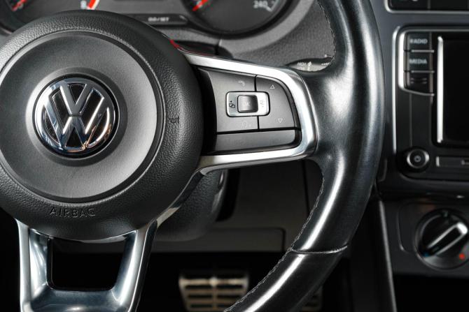 Volkswagen Polo V Рестайлинг с пробегом 2018 года, цена 1 429 000 рублей, 119300 км, седан, Автокод Объявления