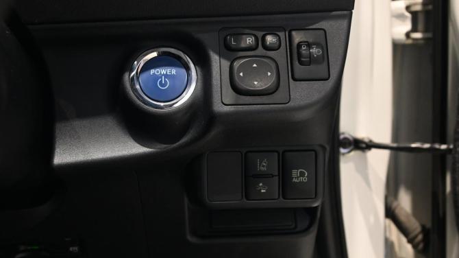 Toyota Aqua I Рестайлинг 2 с пробегом 2018 года, цена 1 070 000 рублей, 101750 км, хэтчбек, Автокод Объявления