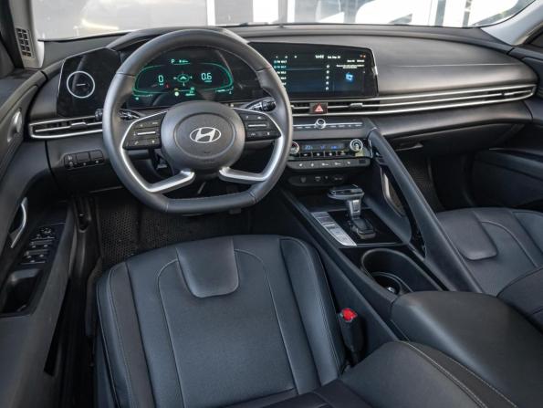 Hyundai Elantra VII (CN7) Рестайлинг с пробегом 2023 года, цена 2 070 000 рублей, 48846 км, седан, Автокод Объявления