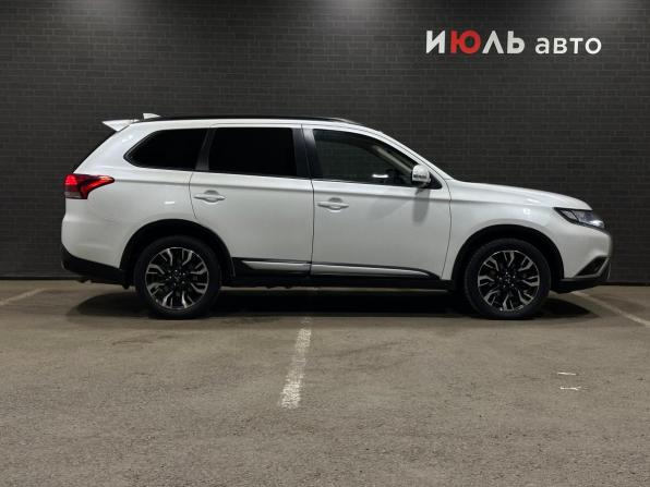 Mitsubishi Outlander III Рестайлинг 3 с пробегом 2021 года, цена 2 270 000 рублей, 137629 км, внедорожник, Автокод Объявления