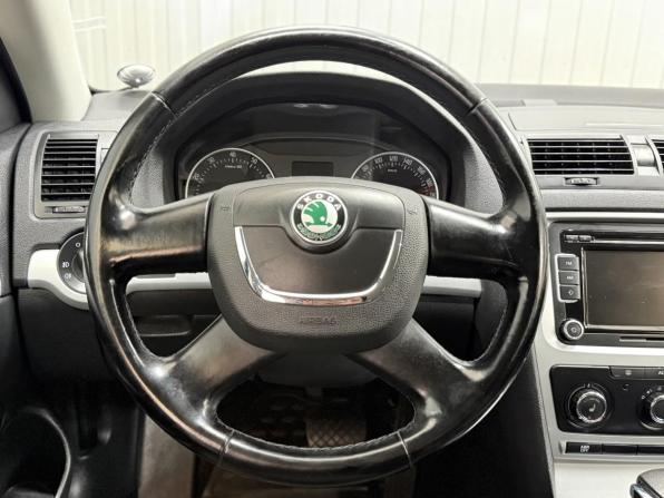 Skoda Octavia II (A5) Рестайлинг с пробегом 2011 года, цена 1 040 000 рублей, 173530 км, лифтбек, Автокод Объявления