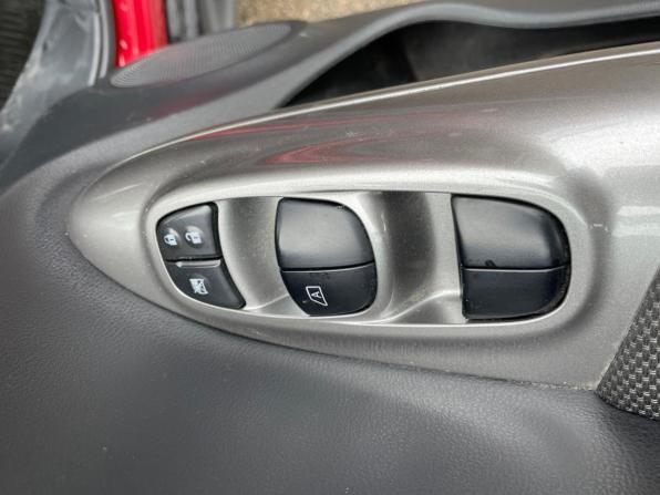 Nissan Juke I с пробегом 2013 года, цена 1 060 000 рублей, 77270 км, внедорожник, Автокод Объявления