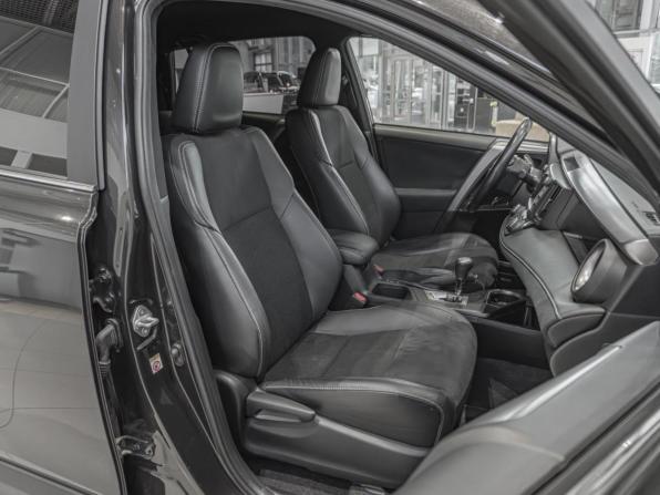 Toyota RAV4 IV (XA40) Рестайлинг с пробегом 2016 года, цена 2 380 000 рублей, 110582 км, внедорожник, Автокод Объявления