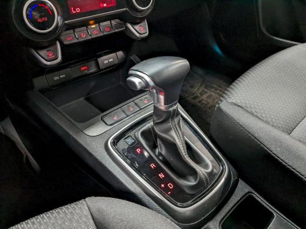 Kia Rio IV Рестайлинг с пробегом 2021 года, цена 1 690 000 рублей, 112000 км, хэтчбек, Автокод Объявления