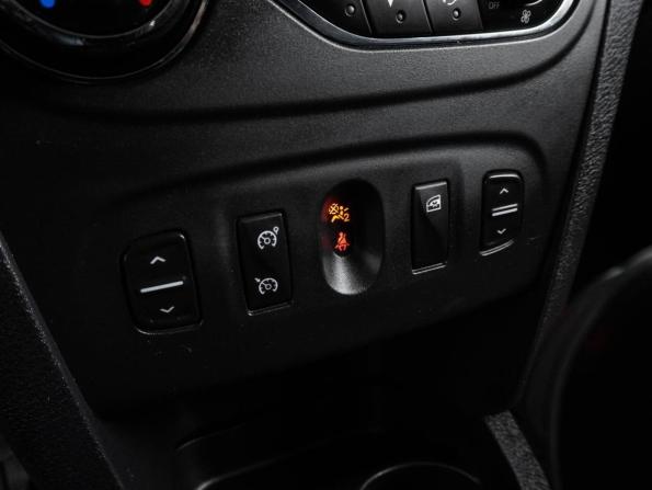 Renault Sandero II с пробегом 2017 года, цена 935 000 рублей, 112516 км, хэтчбек, Автокод Объявления