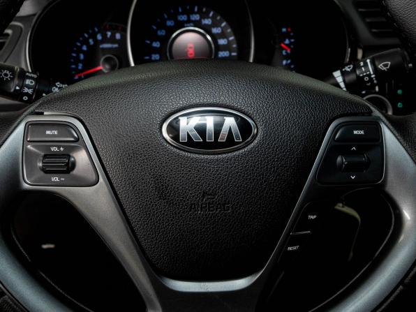 Kia Rio III Рестайлинг с пробегом 2017 года, цена 928 000 рублей, 196000 км, седан, Автокод Объявления
