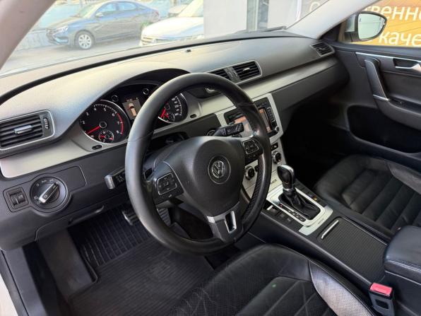 Volkswagen Passat B7 с пробегом 2012 года, цена 1 300 000 рублей, 355211 км, универсал, Автокод Объявления