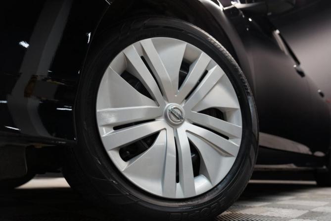 Nissan Leaf II (ZE1) с пробегом 2023 года, цена 2 570 000 рублей, 32000 км, хэтчбек, Автокод Объявления