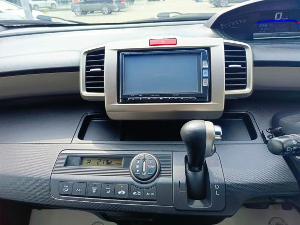 Honda Freed I Рестайлинг с пробегом 2012 года, цена 1 099 995 рублей, 144906 км, компактвэн, Автокод Объявления