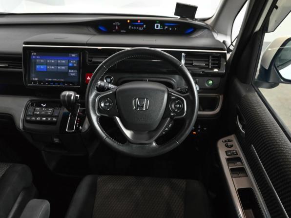 Honda Stepwgn V с пробегом 2016 года, цена 2 095 000 рублей, 132900 км, минивэн, Автокод Объявления