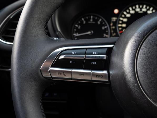 Mazda 3 IV (BP) с пробегом 2019 года, цена 2 130 000 рублей, 93569 км, хэтчбек, Автокод Объявления