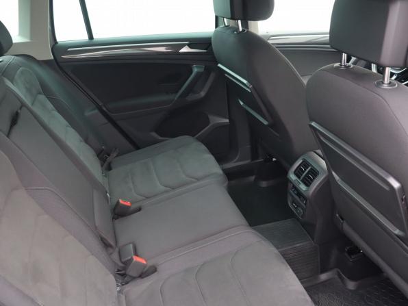 Volkswagen Tiguan II с пробегом 2018 года, цена 2 380 000 рублей, 137138 км, внедорожник, Автокод Объявления