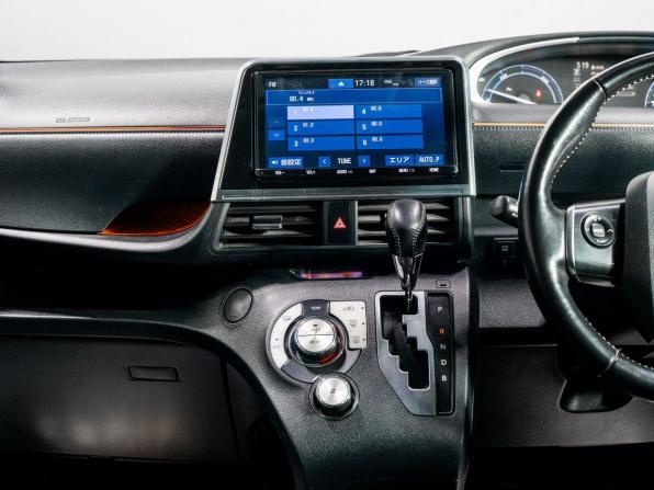 Toyota Sienta II Рестайлинг с пробегом 2018 года, цена 1 330 000 рублей, 156338 км, компактвэн, Автокод Объявления