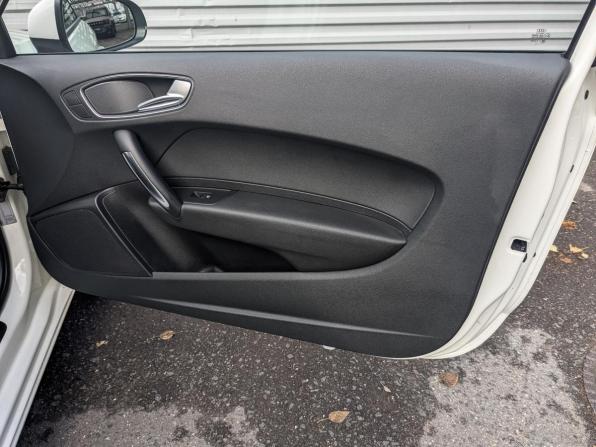 Audi A1 I (8X) с пробегом 2012 года, цена 1 200 000 рублей, 95101 км, хэтчбек, Автокод Объявления