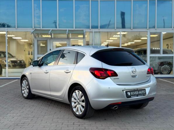Opel Astra J с пробегом 2011 года, цена 730 000 рублей, 237365 км, хэтчбек, Автокод Объявления
