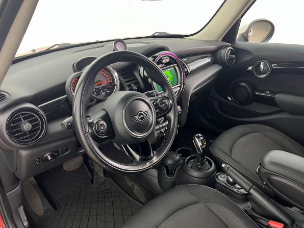 Mini Hatch III (F55/F56) Рестайлинг с пробегом 2019 года, цена 1 790 000 рублей, 118400 км, хэтчбек, Автокод Объявления