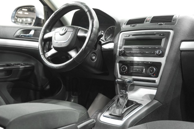 Skoda Octavia II (A5) Рестайлинг с пробегом 2011 года, цена 939 000 рублей, 346000 км, лифтбек, Автокод Объявления