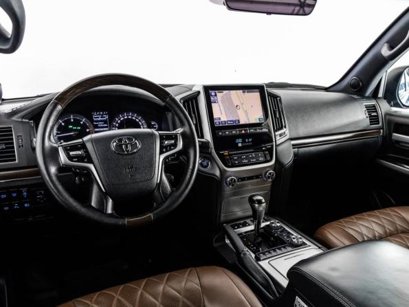 Toyota Land Cruiser 200 Series Рестайлинг 2 с пробегом 2017 года, цена 5 990 000 рублей, 195000 км, внедорожник, Автокод Объявления