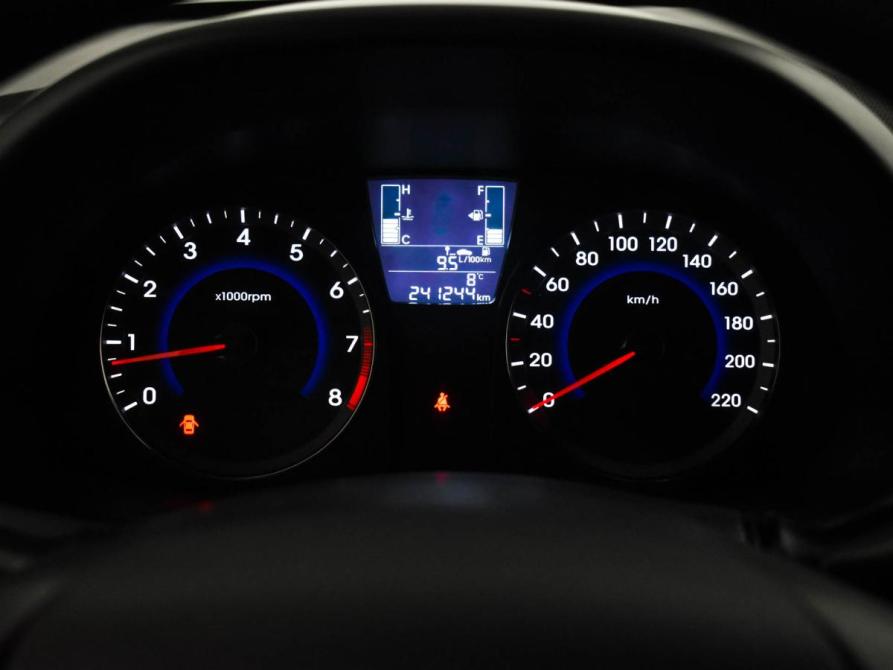 Hyundai Solaris I Рестайлинг Санкт-Петербург  - изображение 17